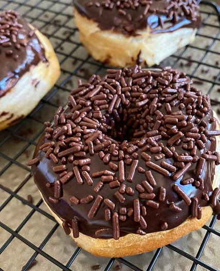 10 Minute Air Fryer Donuts