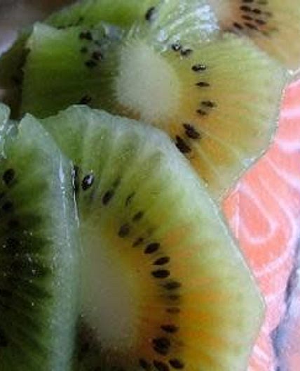 Saumon en papillottes aux écailles de kiwi