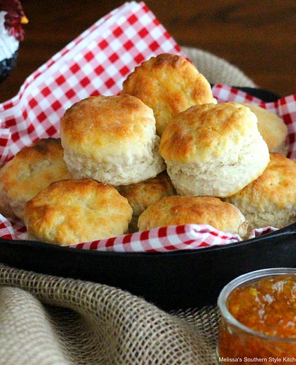 Fluffy Southern Buttermilk Biscuits