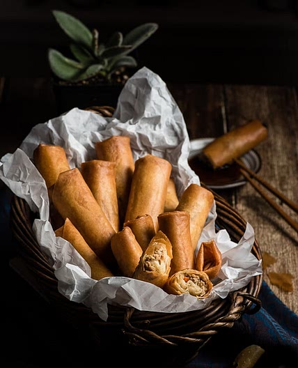Cantonese Chicken Egg Roll (广式鸡肉春卷)