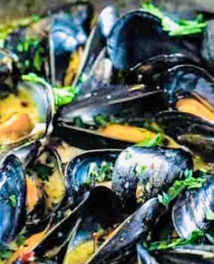 Mussels with Garlic & Lemon Sauce.