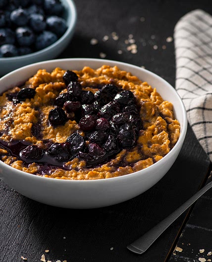 Pumpkin Oatmeal with Blueberry Sauce