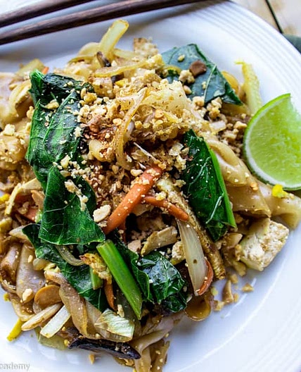Pad See Ew: Stir-Fry Flat Noodles