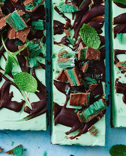 Peppermint swirl cheesecake slice recipe
