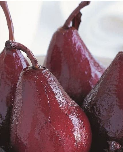 Pears in red wine with cinnamon