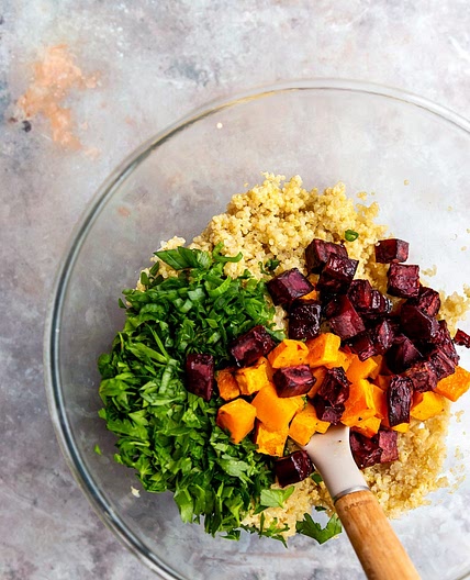 Cooking hack: Quick + healthy Microwave Quinoa & Roasted Veg Salad