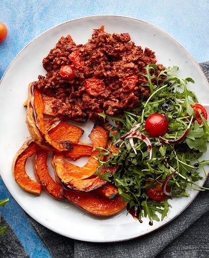 MC - Tomato, chilli venison & roasted butternut wedges