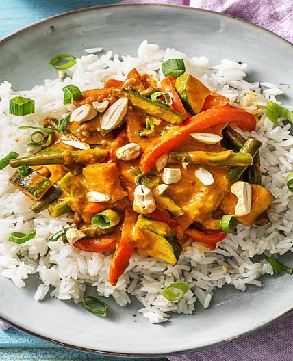 Veganes Gemüse-Kokos-Curry mit Paprika, Buschbohnen und Cashewke