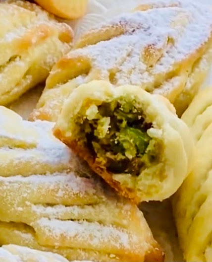 Maamoul with Dates, walnuts and Pistachios (معمول العيد)
