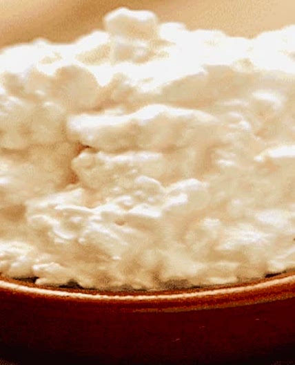 Lebanese Garlic Sauce (Toum)