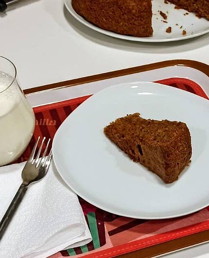 Carrot cake with no frosting for Mambo