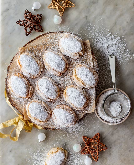 Ricciarelli, Siena's almond cookies