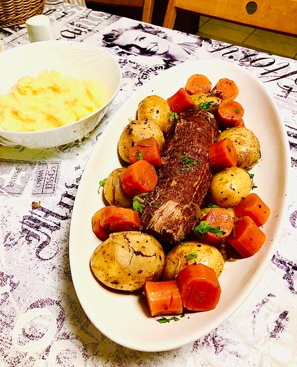 Instant Pot Roast Beef with Vegetables (روستو)