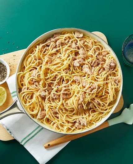 Spaghetti with tuna, lemon and garlic