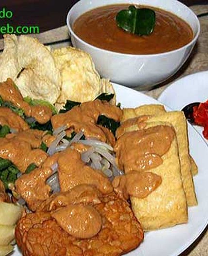 Blanched Vegetables With Peanut Sauce