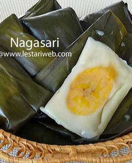 Banana With Coconut Custard Parcel