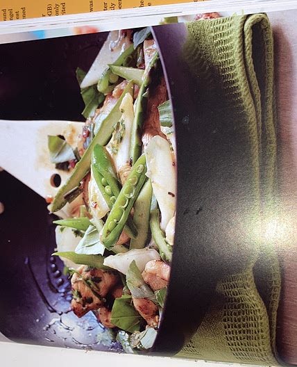 Aromatic chicken and green vegetable stir-fry