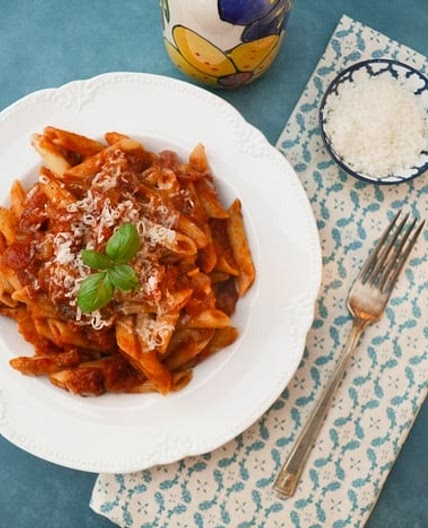 Best Tomato & Basil Pasta Sauce