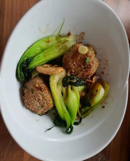 Steamed pork and prawn balls