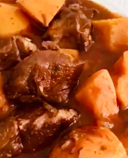 Quince Stew (Sfarjaliyeh) (يخنة السفرجل او السفرجلية)