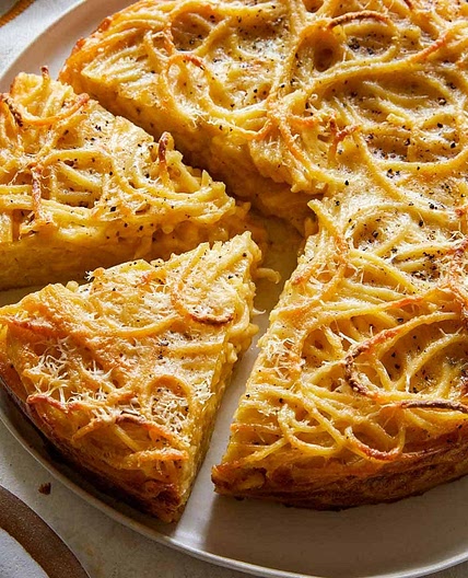 Cacio e Pepe Pasta Pie