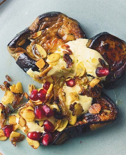 Simpel van Ottolenghi: geroosterde aubergine en yoghurt met kerrie
