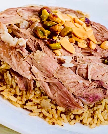 Suffed lamb (Ouzi Lamb) (خروف محشي / قوزي باللحم) 