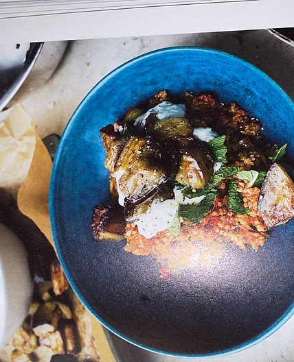 Bulgur met tomaat, aubergine en citroenyoghurt