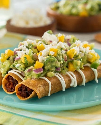 Tacos Dorados de Atún con Guacamole