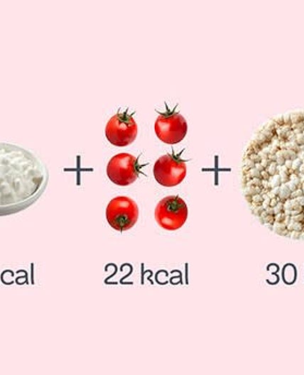 Cottage cheese and tomatoes on a rice cake