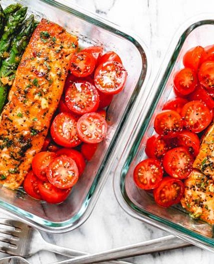15-Minute Meal-Prep Salmon and Asparagus in Garlic Lemon Butter Sauce