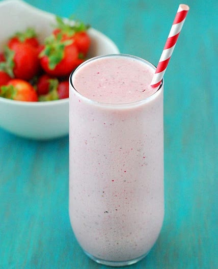 Low Carb Strawberry Cheesecake Smoothie