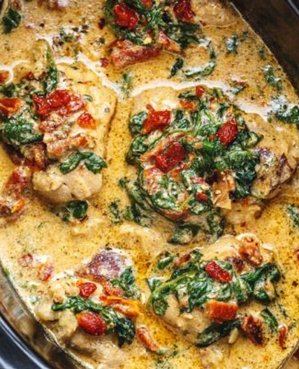CrockPot Tuscan Garlic Chicken Thighs With Spinach and Sun-Dried Tomatoes