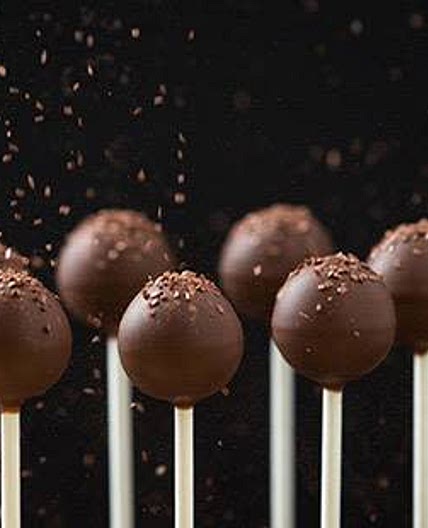 CARAMEL AND WALNUT CHOCOLATE LOLLIPOPS