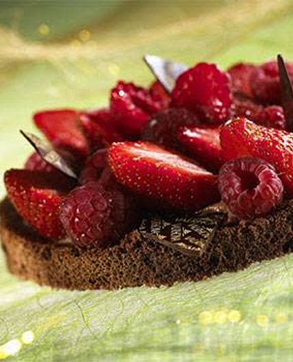 CHOCOLATE RED FRUIT TART