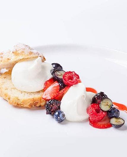 SUMMER BERRY SHORTCAKE