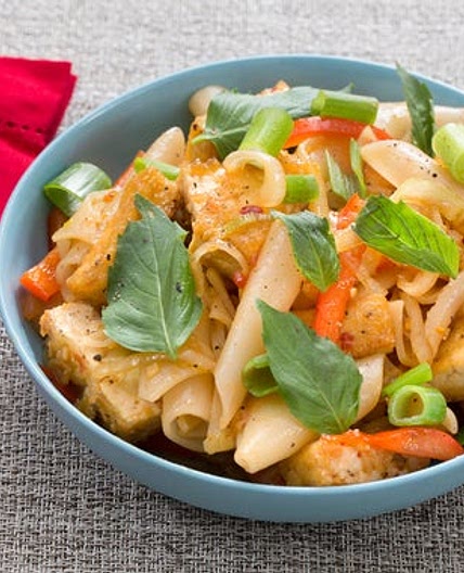 Crispy Tofu Drunken Noodles with Bell Pepper & Thai Basil