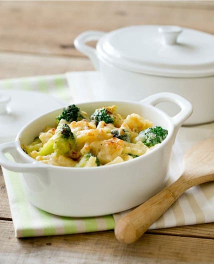 Broccoli and three cheese pasta bake