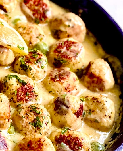 Lentil Kafta with Tahini Sauce كفتة عدس بصلصة الطحينة 