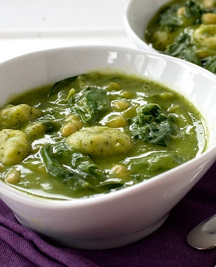 Pesto soup (vegan, low cal and delicious)