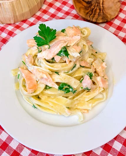 SMOKED SALMON TAGLIATELLE