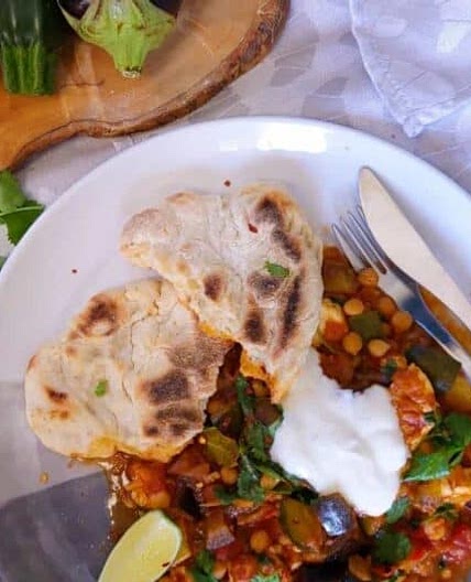 HEARTY VEGETARIAN CURRY WITH CHICKPEAS, AUBERGINES AND HALLOUMI