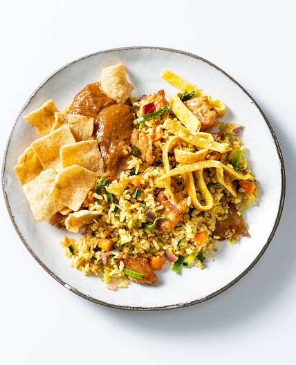 Nasi met vegetarische Kipstuckjes en satésaus