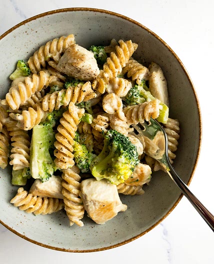Healthy Chicken Broccoli Alfredo