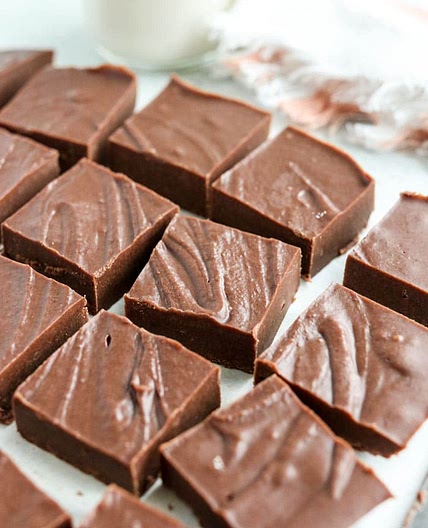 Vegan Fudge (with 6 ingredients!)