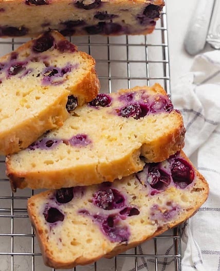 Light and lemony blueberry bread! 💛🍋