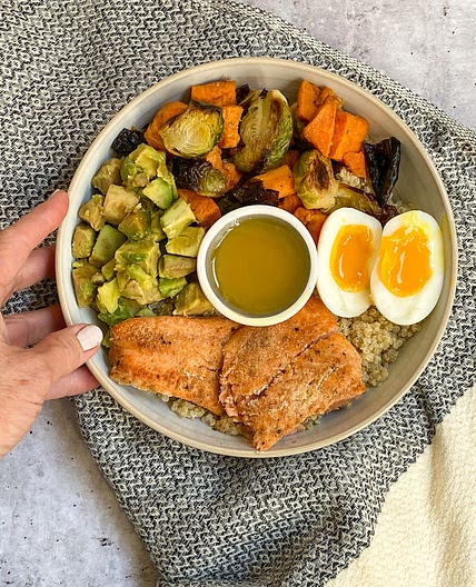 quinoa salmon bowl + lemon vinaigrette