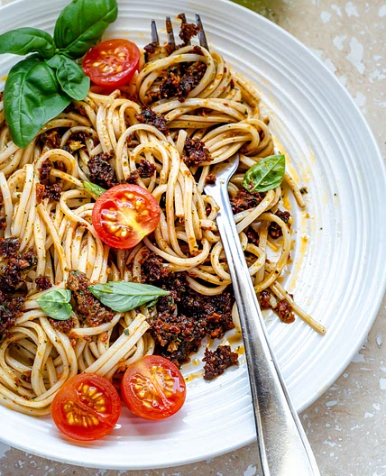 Sun Dried Tomato Pesto Spaghetti