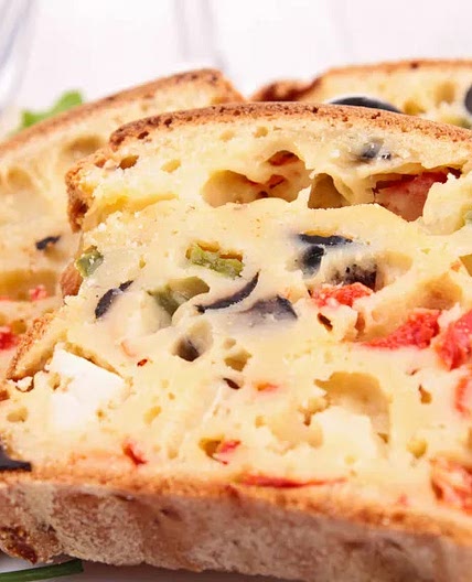 Cake chèvre, tomates séchées et basilic