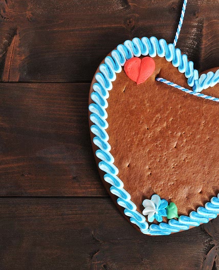 Bake German Gingerbread Hearts